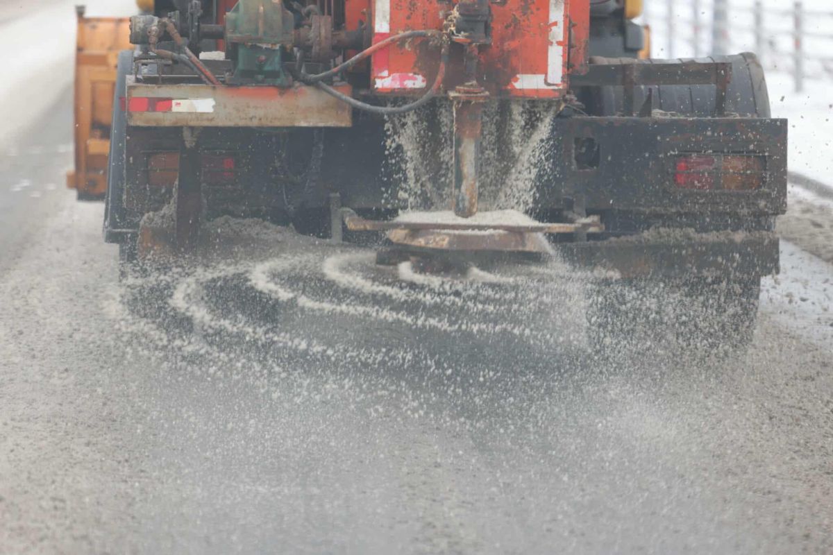 Баянгол дүүргийн нийтийн эзэмшлийн зам, талбайг 24 машин техник, 183 хүний бүрэлдэхүүнтэй цэвэрлэж байна